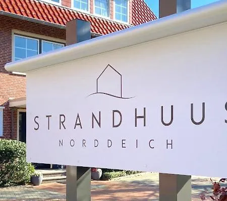 Strandhuus 4*