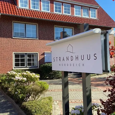 Strandhuus Πανσιόν 4*