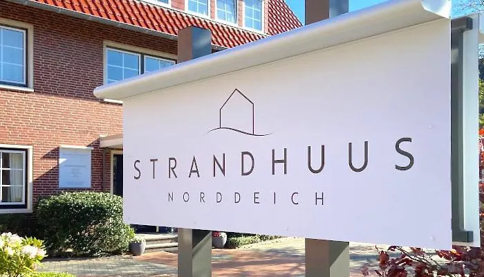 Strandhuus 4*